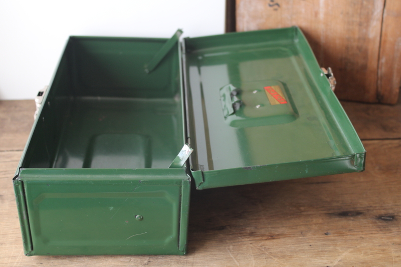 photo of vintage green metal toolbox working lock & key, Master label Niagara Buffalo NY  #10