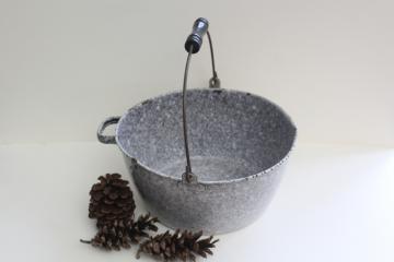 catalog photo of vintage grey spatterware enamel graniteware pot w/ bail handle, campfire soup kettle