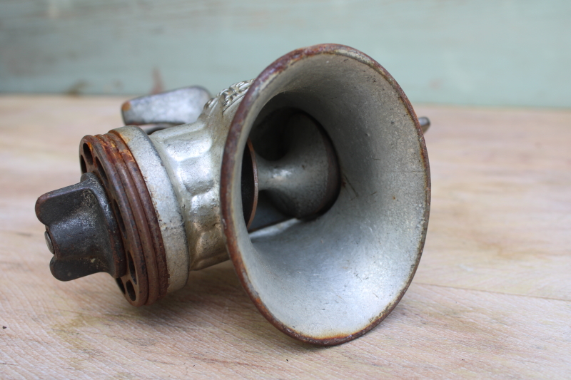 photo of vintage hand crank food chopper meat grinder for prepper or farm kitchen, old Keen Kutter tool #4