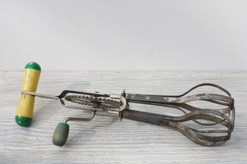 vintage hand crank rotary eggbeater, A&J center drive beater w/ cream & green handle