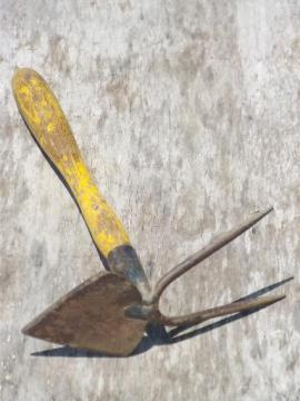 catalog photo of vintage hand hoe / cultivator, antique garden tool w/ painted wood handle