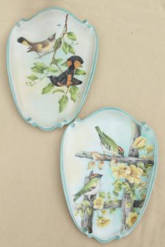 catalog photo of vintage hand painted china wall plaques, oriole and gold crest birds, garden songbirds