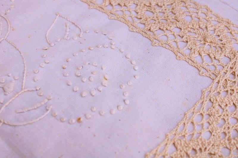 photo of vintage hand stitched embroidered quilt blocks, candlewick embroidery whitework w/ lace #7