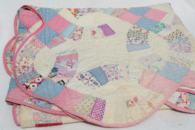 photo of vintage hand stitched wedding ring quilt, feed sack fabric w/ cotton prints #1