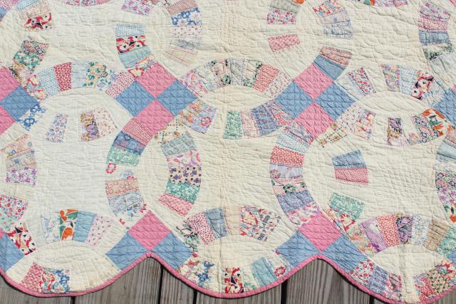 photo of vintage hand stitched wedding ring quilt, feed sack fabric w/ cotton prints #2