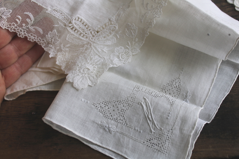 photo of vintage handkerchiefs, lot of 22 all white hankies fine cotton & linen w/ lace, embroidery  #8