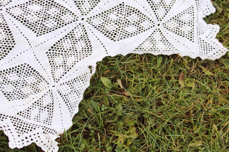 photo of vintage handmade crochet cotton lace bedspread, headboard notched for twin bed #3