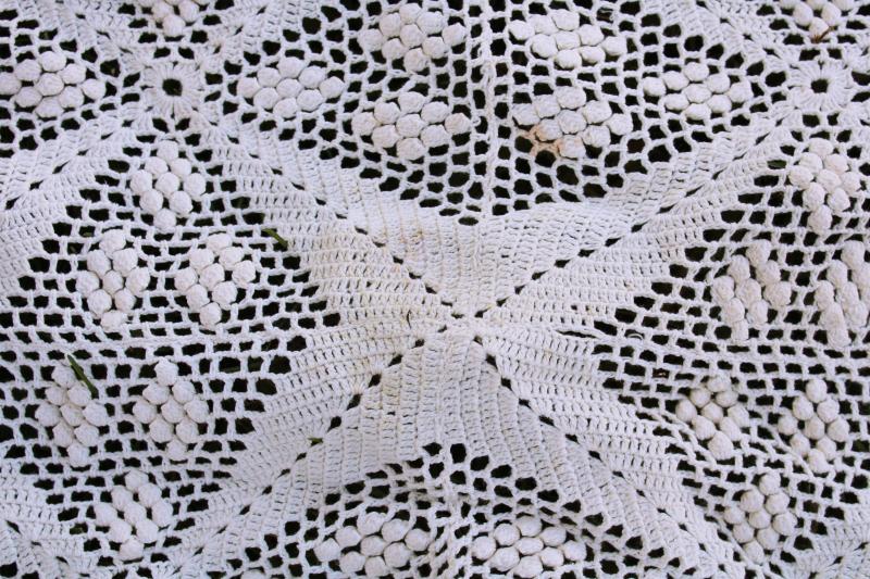 photo of vintage handmade crochet cotton lace bedspread, headboard notched for twin bed #4