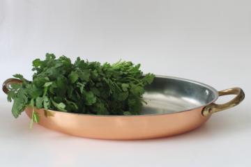 catalog photo of vintage heavy copper gratin oval pan w/ brass handles, made in Portugal