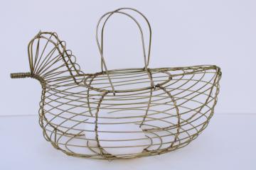 catalog photo of vintage hen chicken shaped egg basket, farmhouse kitchen figural wire work basket