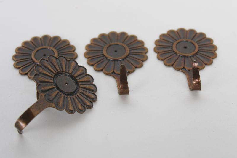 photo of vintage hooks or wall hangers, small metal flowers to mount with push pins or tacks #2