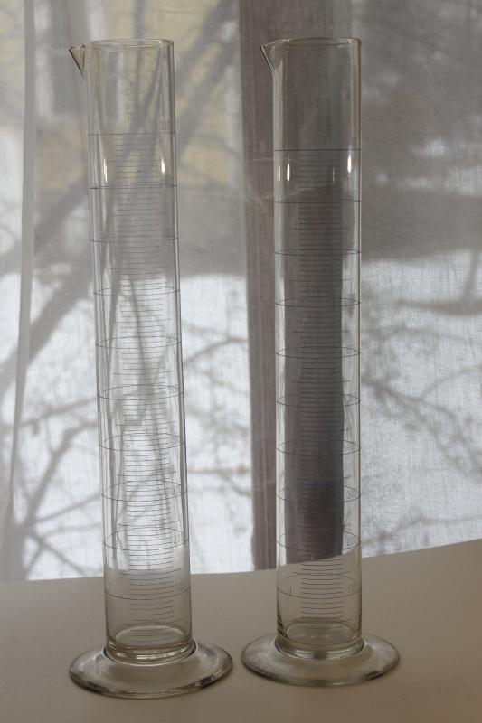 photo of vintage industrial lab glass 1000 ml tall cylinder measures for display pieces or vases #1