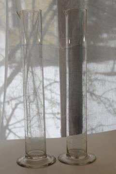 catalog photo of vintage industrial lab glass 1000 ml tall cylinder measures for display pieces or vases