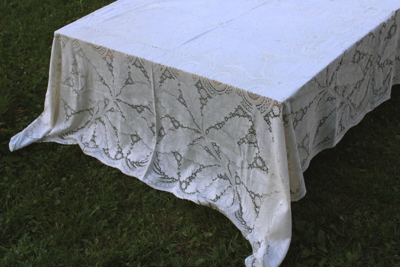 photo of vintage ivory lace tablecloth, old Quaker Lace tablecloth w/ scrolling plumes pattern #4