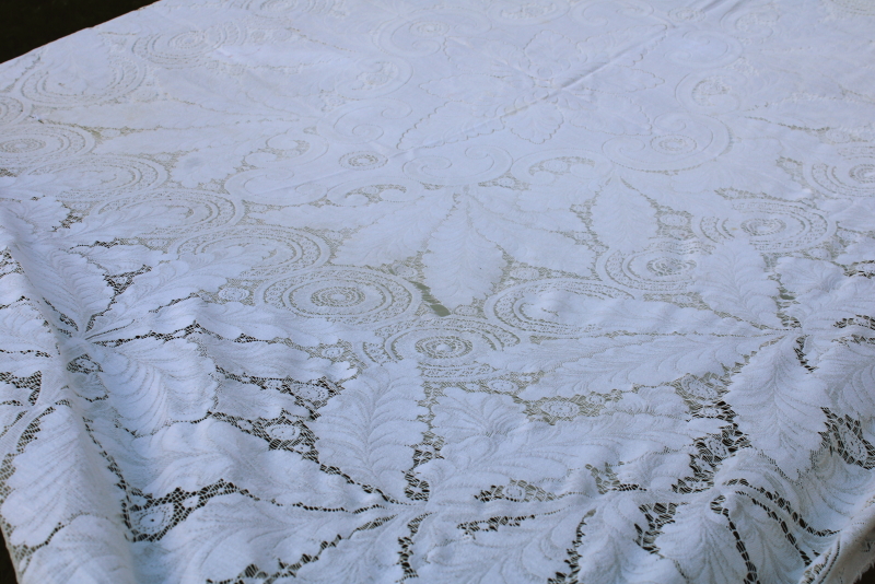 photo of vintage ivory lace tablecloth, old Quaker Lace tablecloth w/ scrolling plumes pattern #5