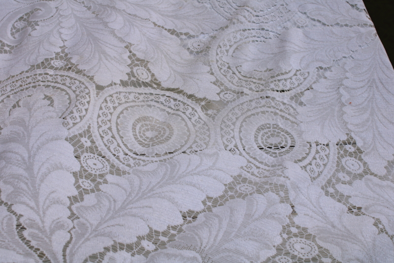 photo of vintage ivory lace tablecloth, old Quaker Lace tablecloth w/ scrolling plumes pattern #8