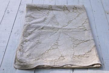 catalog photo of vintage ivory lace tablecloth, old Quaker Lace tablecloth w/ scrolling plumes pattern 