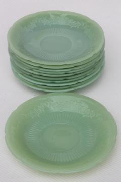 catalog photo of vintage jadeite saucer plates, Fire-King Alice jadite set of 10 matching saucers