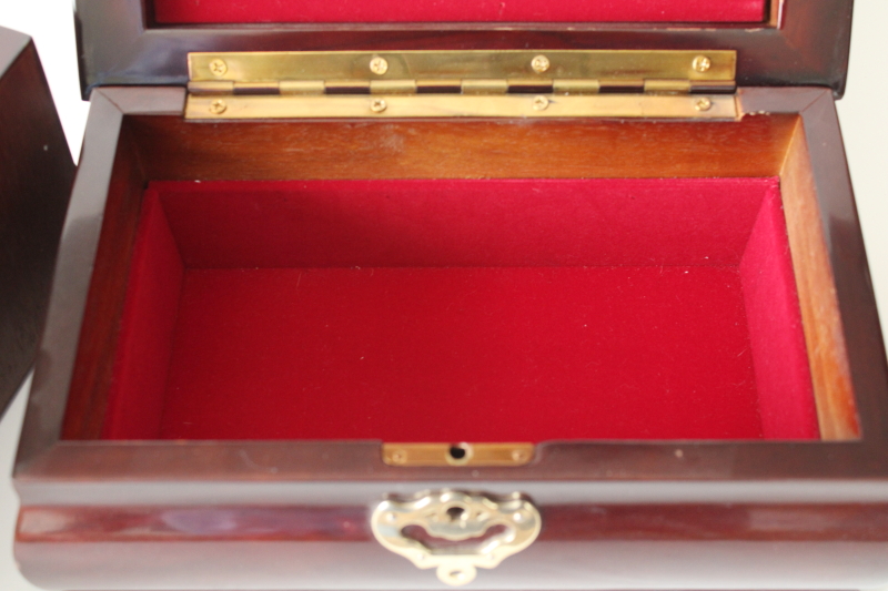 photo of vintage jewelry chest, velvet lined box w/ ring tray colonial style tea caddy design #6