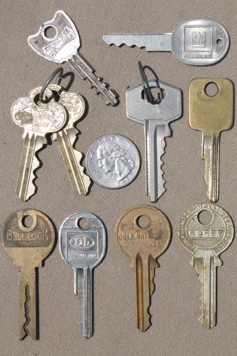 photo of vintage key lot, car & truck keys, latch keys for door locks, house keys etc. #3