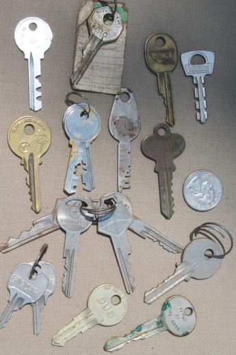 photo of vintage key lot, car & truck keys, latch keys for door locks, house keys etc. #6