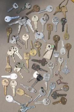 catalog photo of vintage key lot, car & truck keys, latch keys for door locks, house keys etc.