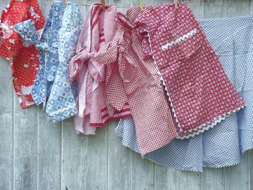 photo of vintage kitchen aprons, pretty cotton print & gingham checked half apron lot #1