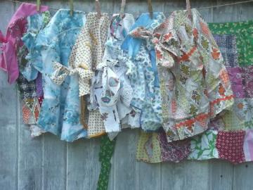 catalog photo of vintage kitchen aprons, pretty cotton print & gingham checked half apron lot