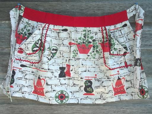 photo of vintage kitchen aprons, pretty cotton print & gingham checked half apron lot #8