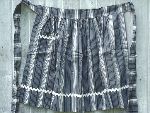 photo of vintage kitchen aprons, pretty cotton print & gingham checked half apron lot #8