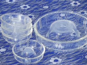 catalog photo of vintage kitchen glass ring molds for jello or baking, Glasbake Queen Anne