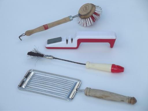 photo of vintage kitchen utensils w/ painted wood handles, red plastic & bakelite #2