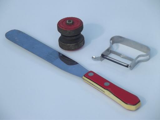 photo of vintage kitchen utensils w/ painted wood handles, red plastic & bakelite #3