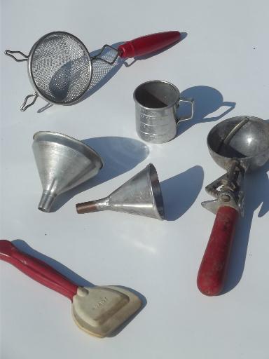 photo of vintage kitchen utensils w/ painted wood handles, red plastic & bakelite #2