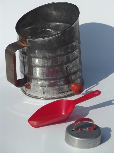 photo of vintage kitchen utensils w/ painted wood handles, red plastic & bakelite #3