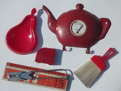 photo of vintage kitchen utensils w/ painted wood handles, red plastic & bakelite #7