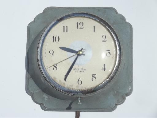 photo of vintage kitchen wall clock, all metal Ingraham model MK-440 for parts #2