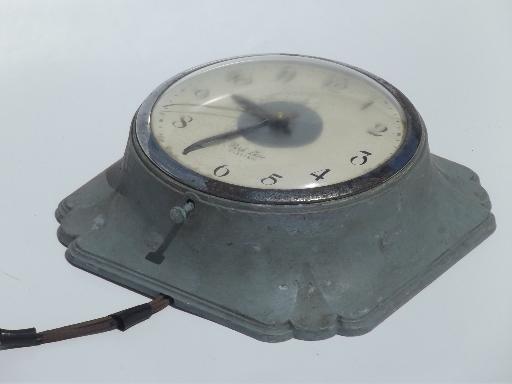 photo of vintage kitchen wall clock, all metal Ingraham model MK-440 for parts #3