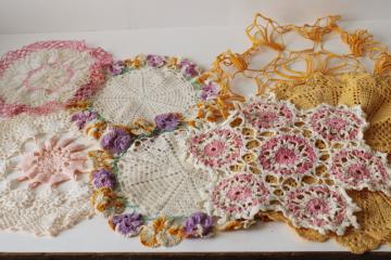 catalog photo of vintage lace doily lot, flower doilies & pretty pastels spring colors pink & yellow 