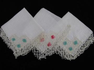 catalog photo of vintage linen handkerchiefs lot, crochet roses, wide lace edging