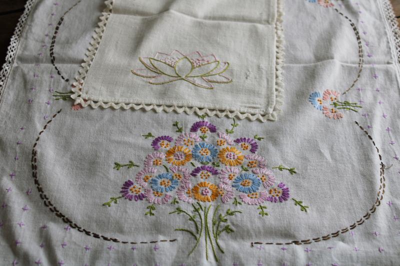 photo of vintage linens lot, cotton table runners w/ embroidery to upcycle for sewing, decor, quilting #5