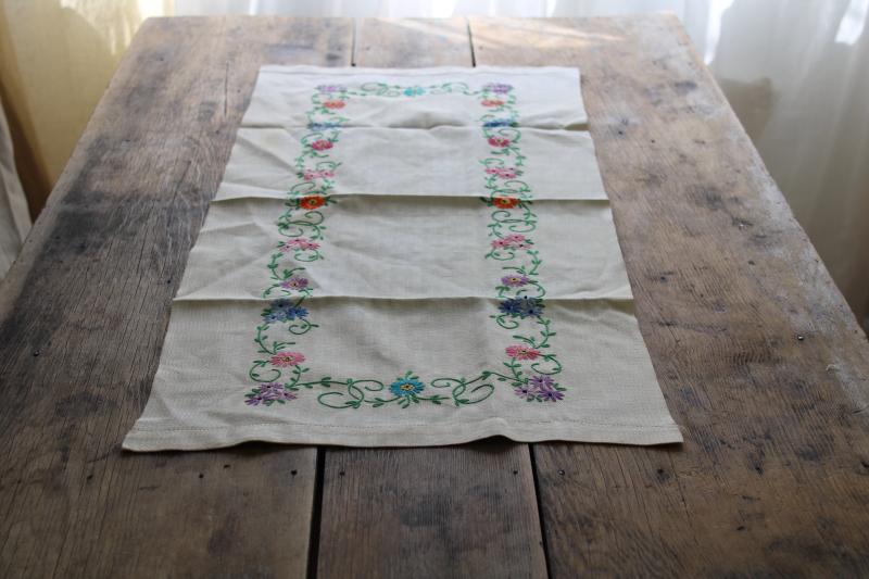 photo of vintage linens lot, cotton table runners w/ embroidery to upcycle for sewing, decor, quilting #7