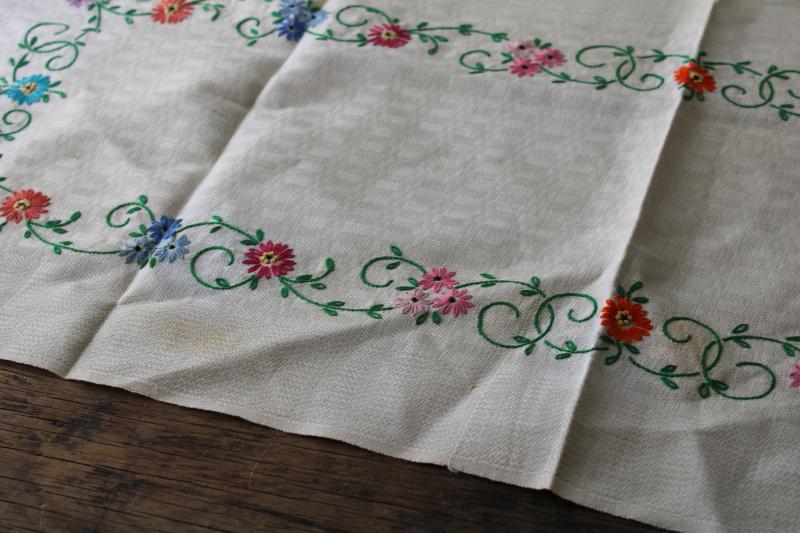 photo of vintage linens lot, cotton table runners w/ embroidery to upcycle for sewing, decor, quilting #8