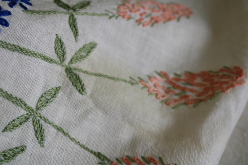 photo of vintage linens lot, cotton table runners w/ embroidery to upcycle for sewing, decor, quilting #13