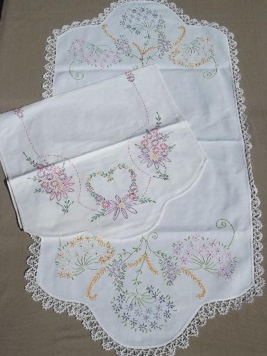 photo of vintage linens lot, embroidered table runners w/ crochet lace edging #2