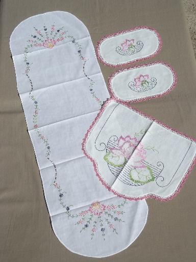 photo of vintage linens lot, embroidered table runners w/ crochet lace edging #4