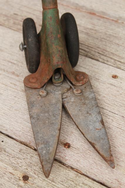 photo of vintage long handled Doo-Klip grass shears clippers grass mid century lawn & garden tool #5