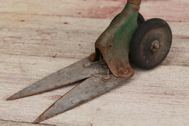 photo of vintage long handled Doo-Klip grass shears clippers grass mid century lawn & garden tool #7