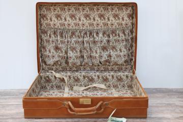 catalog photo of vintage luggage, Hartmann leather look suitcase w/ keys, British tan w/ paisley lining