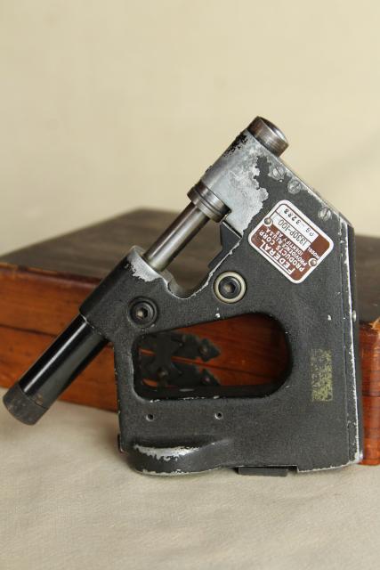 photo of vintage machinists gauge w/ wood case Federal snap go/no go part inspection tool #13